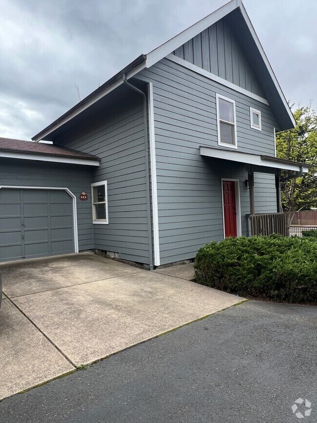 Building Photo - Ash Creek 409
