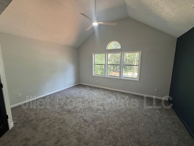 Building Photo - 63 Lakeview Ln