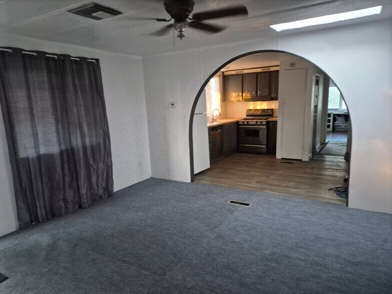 Building Photo - 5422 N Royal Palm Dr
