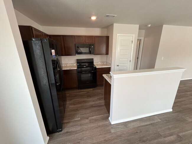 Building Photo - *Pre-leasing* Three Bedroom | Two Bath Hom...