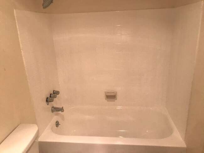 Building Photo - 2611 E Broadway