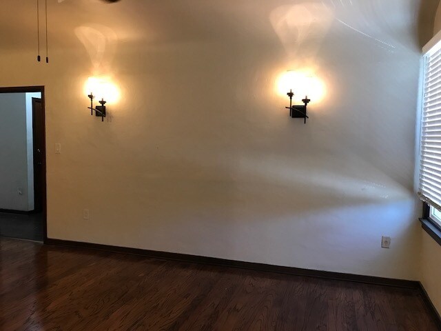 Building Photo - 731 E Broadway