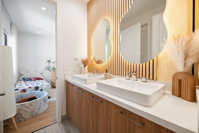 Building Photo - 5735 SW 104th Terrace