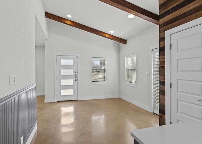 Building Photo - 603 Burleson St