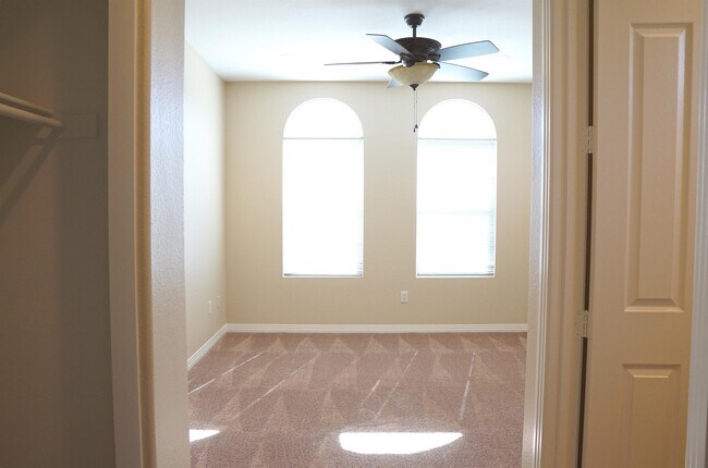 Building Photo - 35579 Domani Dr
