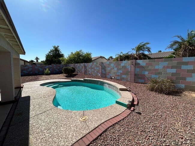 Building Photo - 13444 W Paradise Ln