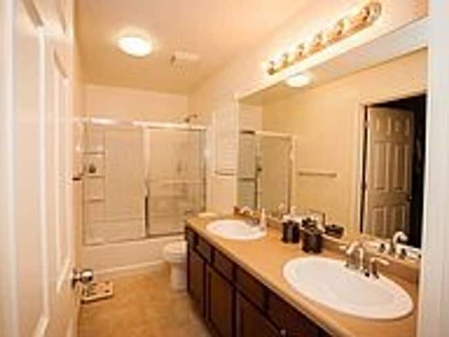 Building Photo - Beautiful Granville Managed 3 Bedroom 2 Ba...