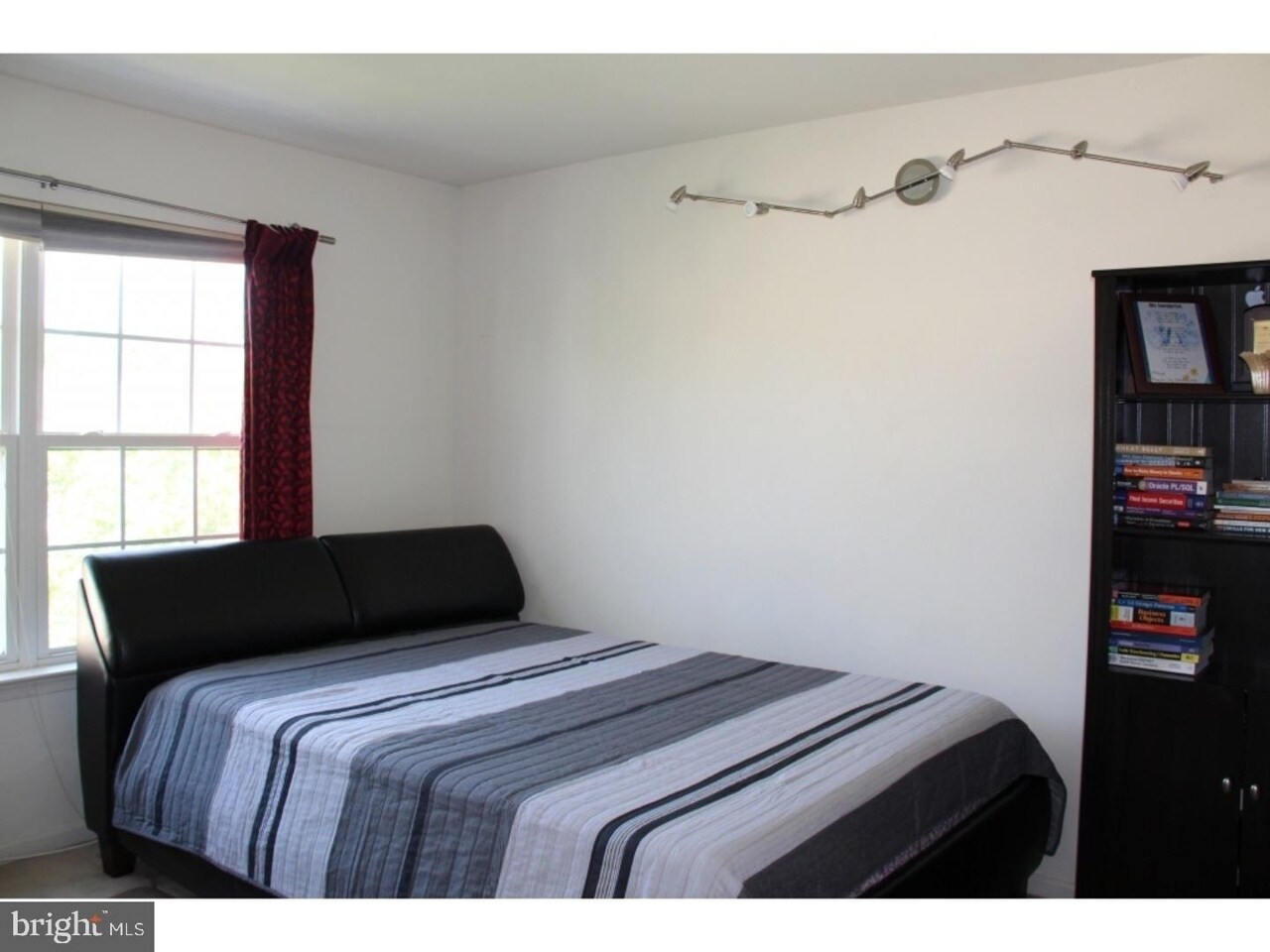 Building Photo - 8 Stafford Dr