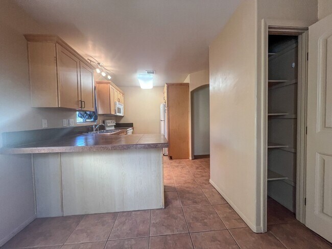 Building Photo - 5915 Thunder Ridge Rd