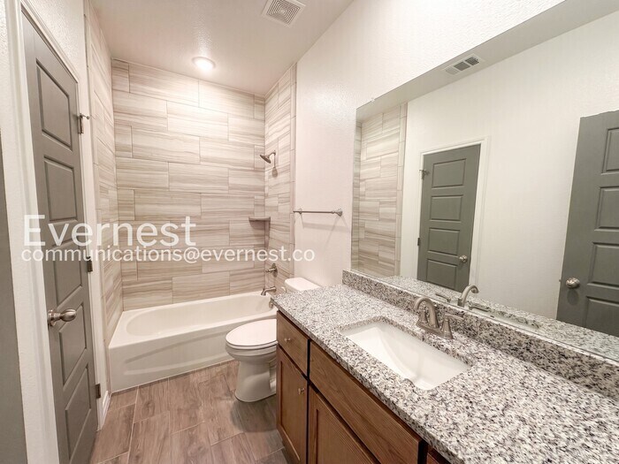 Building Photo - 2231 Hornbeam St