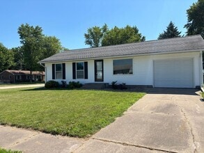 Building Photo - 3 Bedroom, 2 Bath Single Family Home in Cl...
