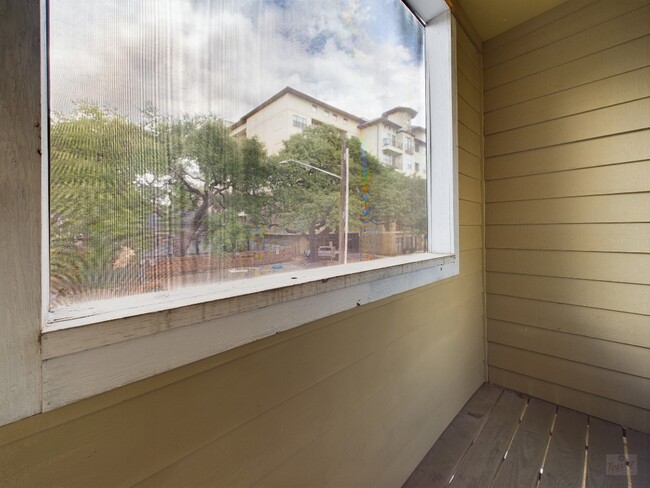 Building Photo - 2510 San Gabriel St