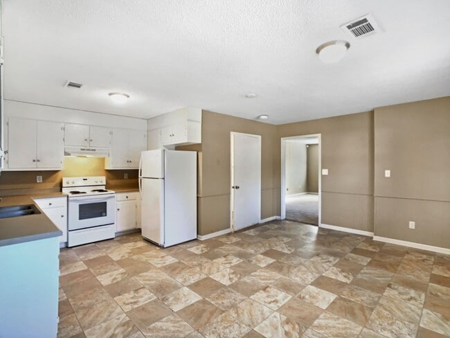 Building Photo - 2123 18th Avenue E Tuscaloosa, AL 35404