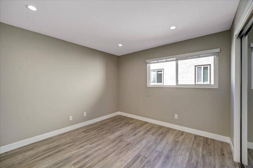 Building Photo - 5346 Tyrone Ave