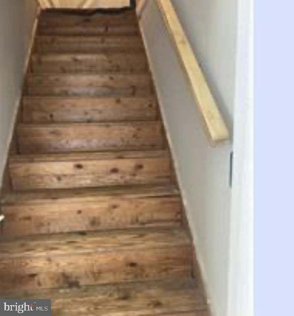 Building Photo - 915 William St