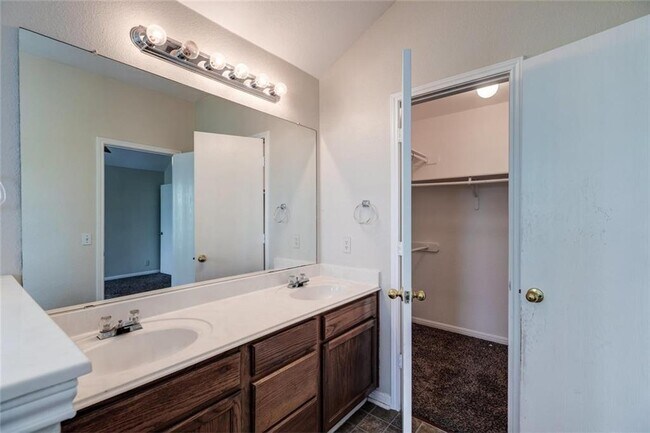 Building Photo - 16712 Hamilton Point Cir