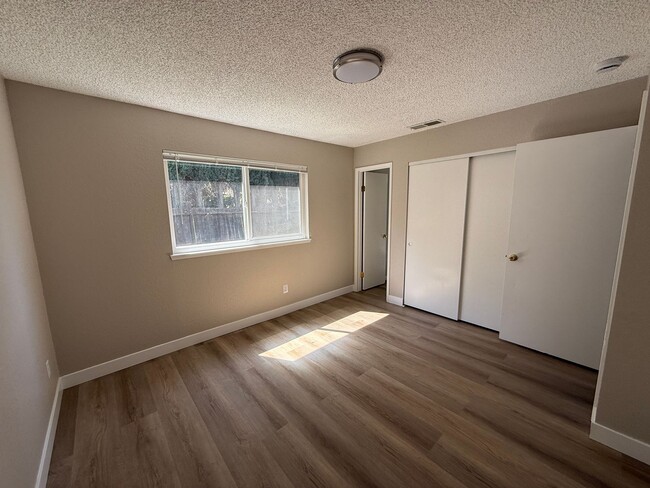 Building Photo - Newly remodeled