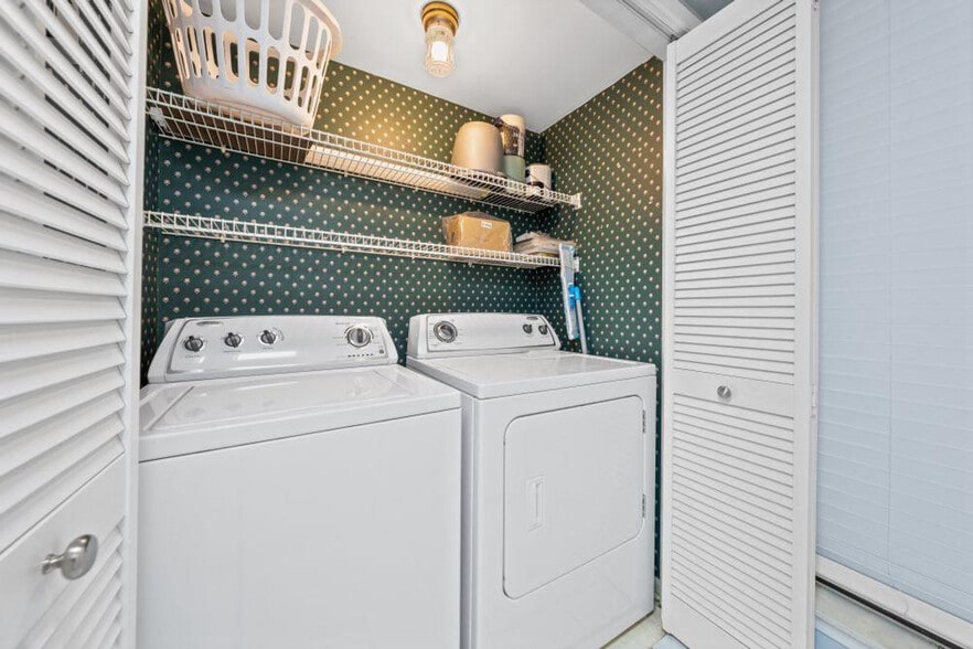 Building Photo - 505 E Beach Blvd