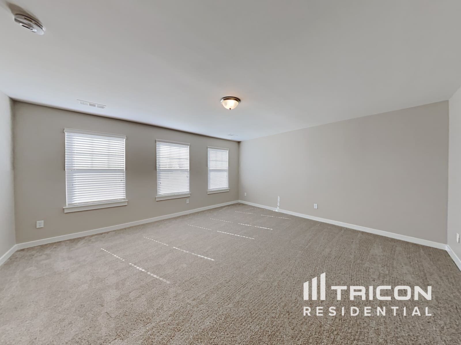Building Photo - 745 Sapphire Dr