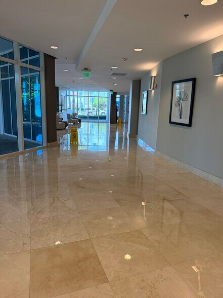 Building Photo - 6515 Collins Ave