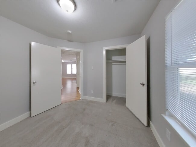 Building Photo - 6346 Hall Pond Ct