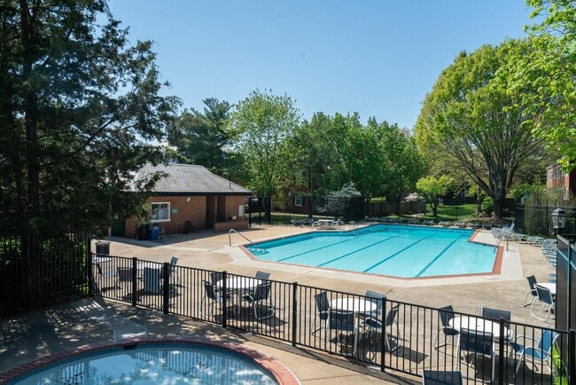 Building Photo - 3011 S Buchanan St