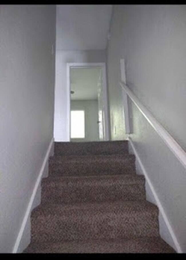 Building Photo - Charming 2BR Duplex in Surprise