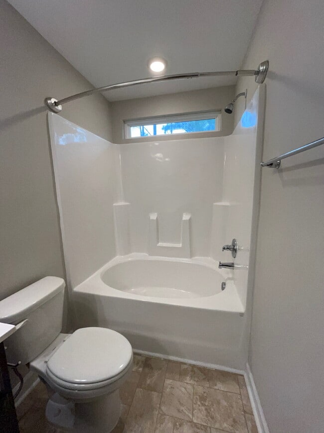 Building Photo - 2 Jaydn Dr W