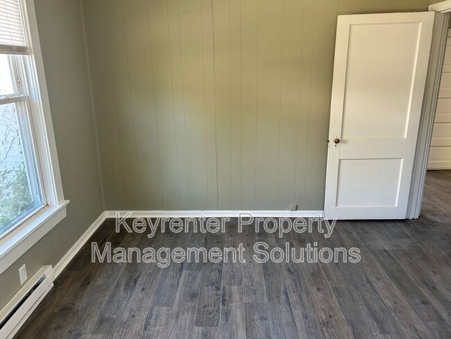Building Photo - 311 Elm St