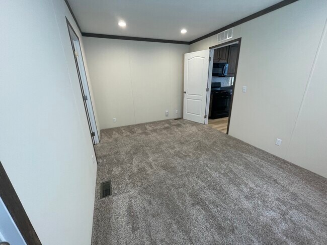 Building Photo - 245 Magnolia Pl