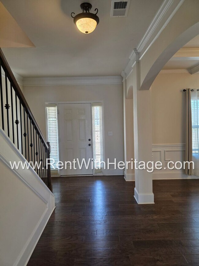 Building Photo - ABSOLUTELY BEAUTIFUL 5 BEDROOM/ 4.5 BATH HOME YOU DONT WANT TO MISS.