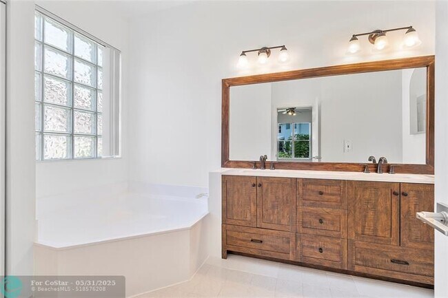 Building Photo - 11517 NW 49th Ct
