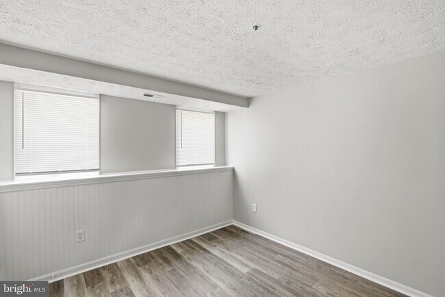 Building Photo - 907 Woodbridge Ct