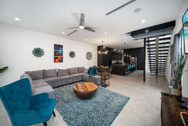 Building Photo - 1621 NE 4th Pl