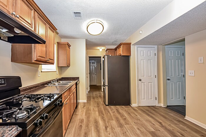 Building Photo - 5443 Northcut Dr