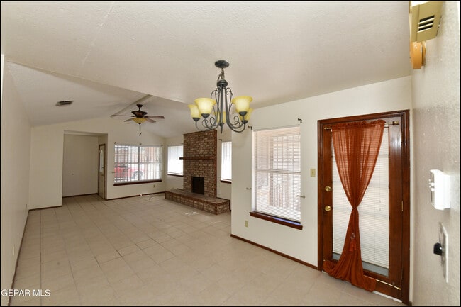 Building Photo - 2629 Lake Victoria Dr