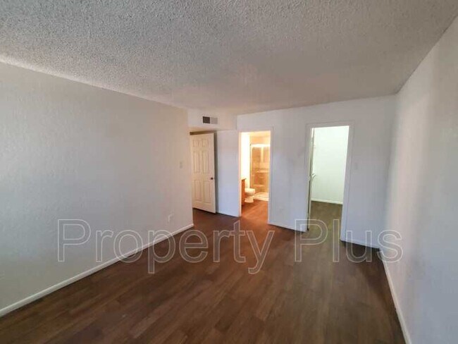 Building Photo - 3810 N Maryvale Pkwy