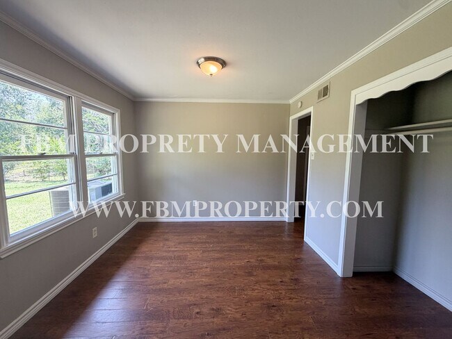 Building Photo - 3015 Winfield Dr
