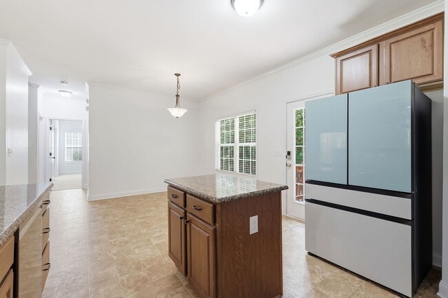Building Photo - 80 Valor Cir