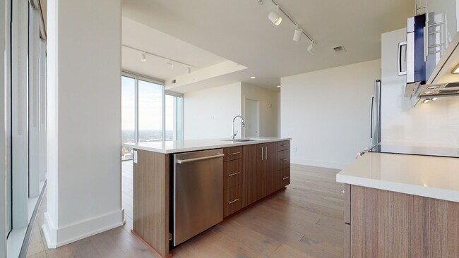 Building Photo - "Luxury Urban Living: Stunning 2-Bed, 2-Ba...