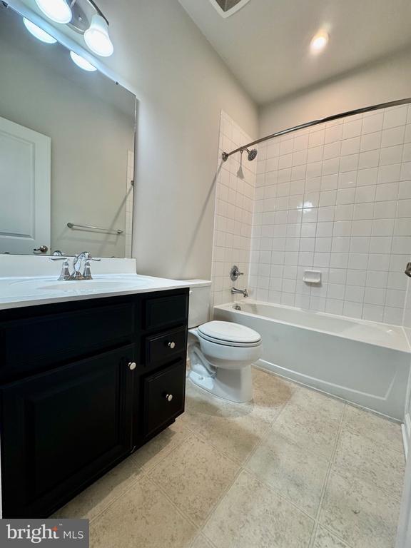 Building Photo - 509 Rolling Valley Dr