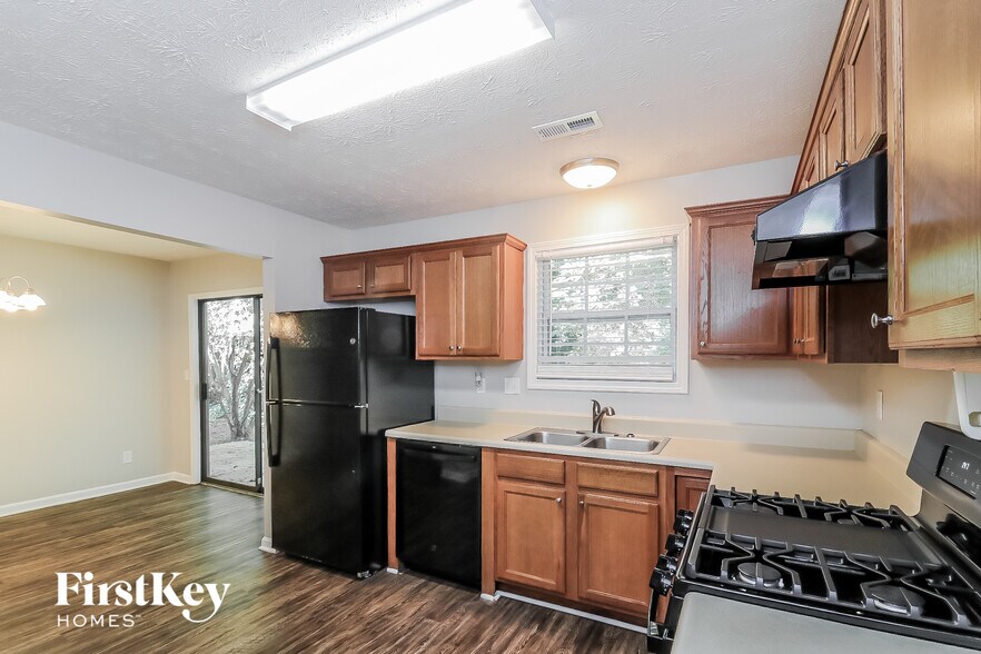 Building Photo - 4665 Jamerson Forest Pkwy