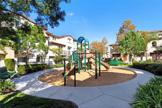 Building Photo - 17871 Shady View Dr