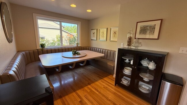 Building Photo - Pristine Single-Family Home in the Heart o...