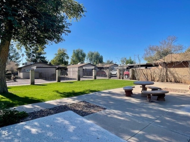 Building Photo - 6610 S Lakeshore Dr