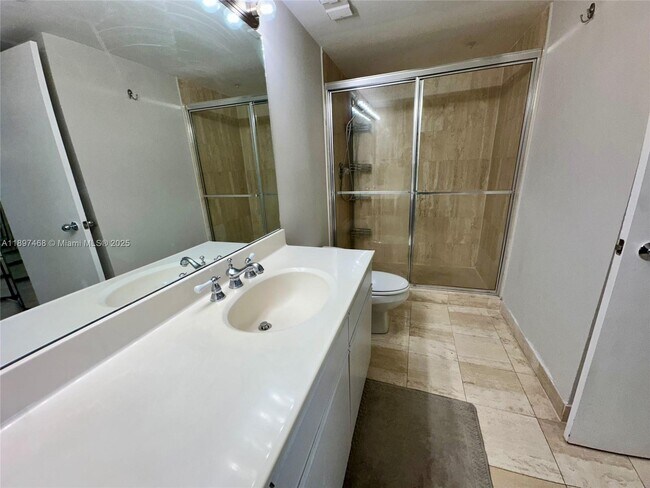 Building Photo - 3600 Mystic Pointe Dr