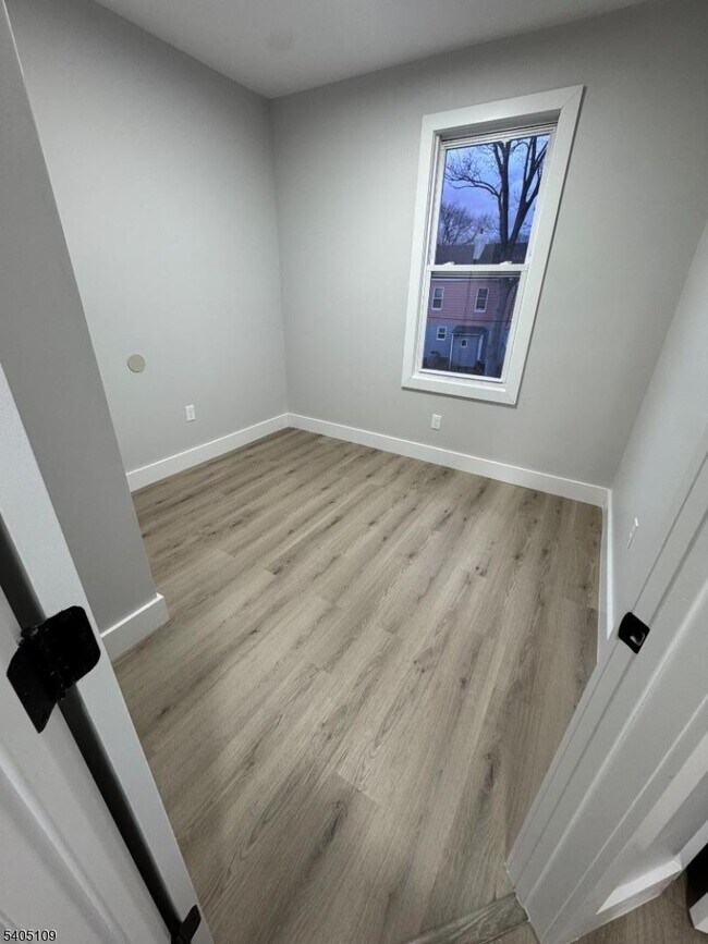 Building Photo - 859 S 16th St