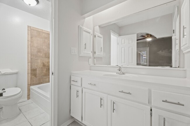 Building Photo - 16426 Forest Bend Ave