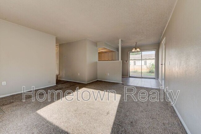Building Photo - 2401 Piccadilly Cir