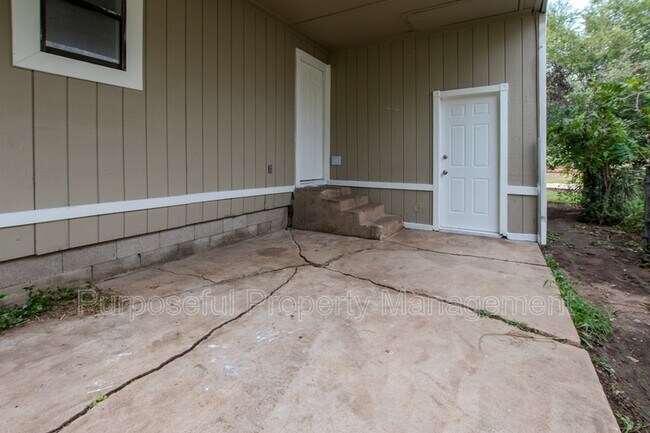 Building Photo - 221 W Douglas Dr